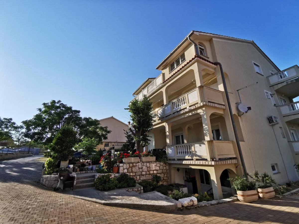 Apartments Velinka Mundanije Zewnętrze zdjęcie