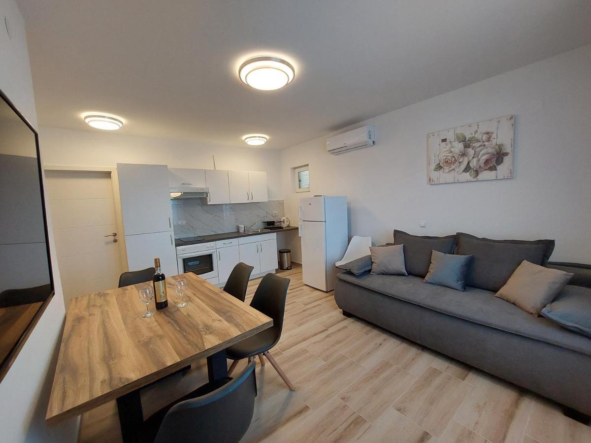 Apartments Velinka Mundanije Zewnętrze zdjęcie