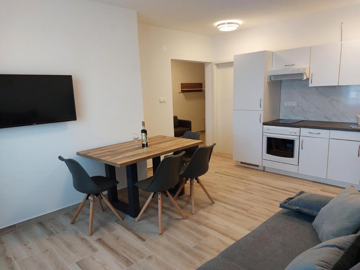 Apartments Velinka Mundanije Zewnętrze zdjęcie