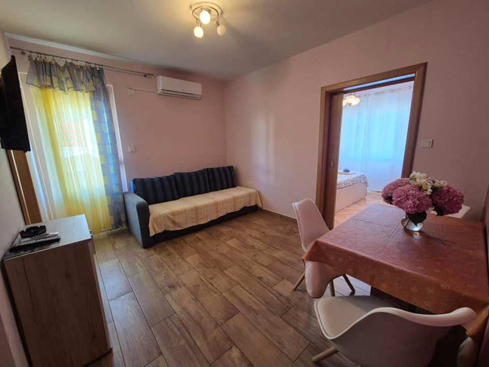 Apartments Velinka Mundanije Zewnętrze zdjęcie