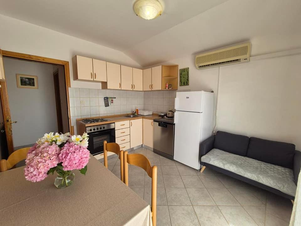 Apartments Velinka Mundanije Zewnętrze zdjęcie