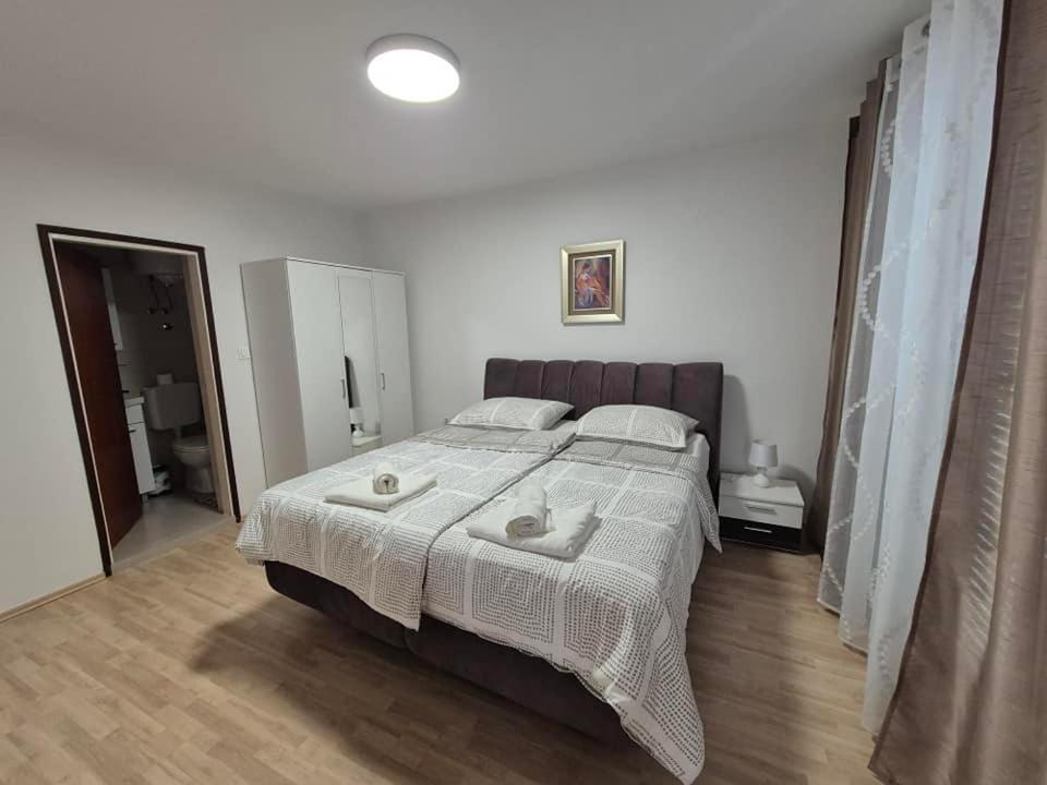 Apartments Velinka Mundanije Zewnętrze zdjęcie