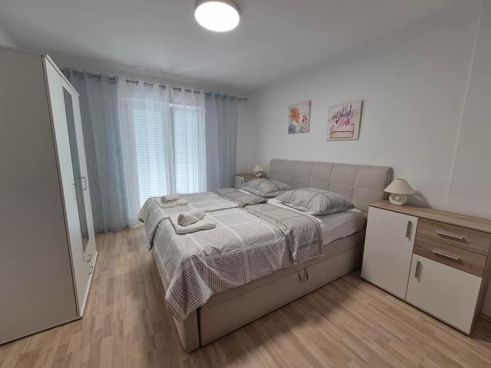 Apartments Velinka Mundanije Zewnętrze zdjęcie